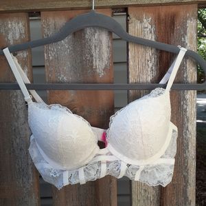 ❤ Cream Lace La Senza bra 34B